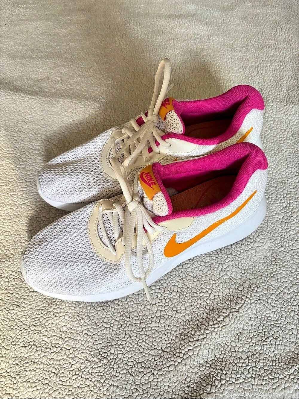Nike Tanjun White Magic Ember Women's Sneakers in White & Pink